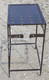 Delcampe - *TABLE D'APPOINT En METAL PEINT Plateau à Décor De SOLEILS Dorés JUS GRENIER  E - Tables & Pedestals