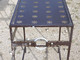 Delcampe - *TABLE D'APPOINT En METAL PEINT Plateau à Décor De SOLEILS Dorés JUS GRENIER  E - Mesas Y Veladores