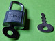 Delcampe - Lot 2 Anciens CADENAS Avec Clefs - Marque "Lion" De Hong Kong Et "BB" - Métal "laissé Dans Leur Jus" - Vers 1950 1960 - Autres Appareils