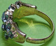 BAGUE - Dorée "bon Marché- Diamètre Intérieur(pour Le Doigt) : Environ 17 Mm Mais Réglable - "neuf De Stock" - Vers 2000 - Ringe