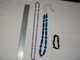 Lot De 2 Colliers Et Un Bracelet. - Kettingen