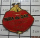 2222 Pin's Pins / Beau Et Rare / SPORTS / TAUROMACHIE FERIA DE DAX MULETA TORERO SPLENDID HOTEL - Feria - Corrida