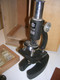Microscope Ancien WEGA 7-136 Dans Son Coffret Bois Et Ses Accessoires - Otros Aparatos