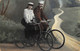 ¤¤   -  Lot De 2 Cartes Fantaisies   -  Un Couple Sur Des Vélos   -  Bicyclette   - - Autres & Non Classés