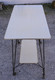 Delcampe - *TABLE DESSERTE VINTAGE FORMICA CLAIR Couleur PEU COURANTE Pieds EIFFEL 1960    E - Tafels & Bijzettafels