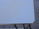 Delcampe - *TABLE DESSERTE VINTAGE FORMICA CLAIR Couleur PEU COURANTE Pieds EIFFEL 1960    E - Tafels & Bijzettafels