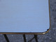 Delcampe - *TABLE DESSERTE VINTAGE FORMICA CLAIR Couleur PEU COURANTE Pieds EIFFEL 1960    E - Tavoli E Piedistalli