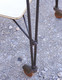Delcampe - *TABLE DESSERTE VINTAGE FORMICA CLAIR Couleur PEU COURANTE Pieds EIFFEL 1960    E - Mesas Y Veladores