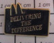 312a Pin's Pins / Beau Et Rare / McDONALD'S / Pin's USA DELIVERING THE DIFFERENCE  Rare !! - McDonald's