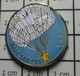 312c Pin's Pins / Beau Et Rare /  SPORTS / PARACHUTISME ARTE SUR LOT ASPP PARACHUTE - Paracaidismo