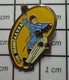 812F Pin's Pins / Beau Et Rare / SPORTS / SKATEBOARD CLUB FUN BOARD ASVVR - Skateboard