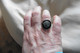 Belle Bague En Argent Style 1900 Sertie Marcassites Et Cristaux Noir Taille 53 - Anillos