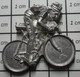 312c Pins Pin's / Rare & Belle Qualité SPORTS / GRAND PIN'S ARTISANAL EN ETAIN CYCLISME VELO DANSEUSE - Escrime