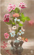 Fantaisie - Fleurs - Illustration - Roses - Marguerites - œillets - Vive Ste Marie - Vases Carte Postale Ancienne - Fleurs