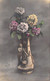 Fantaisie - Fleurs - Illustration - Roses Et œillets Dans Un Vase - Femme à La Jarre - Carte Postale Ancienne - Flowers