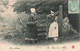 Folklore - Scènes Champêtre - Bavardage - Oblitéré1904  - Carte Postale Ancienne - Personaggi