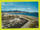 06 Aéroport De NICE Côte D'Azur Avions Pistes La Baie Des Anges Et Le Cap Ferrat VOIR DOS - Aeronautica – Aeroporto