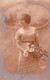 Photographie - Femme - Portrait - Robe - Fleurs - Souvenir Affectueux - Carte Postale Ancienne - Fotografie