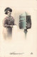 Photographie - Femme - Robe - Boite Aux Lettres - Lettre - Souvenir  - Carte Postale Ancienne - Fotografie