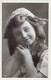 Portrait D'une Jeune Fille Avec Un Bonnet En Dentelle - Carte Postale Ancienne - Abbildungen