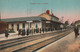 CARTE POSTALE ORIGINALE ANCIENNE : VERNON  ATTENTE DU TRAIN DES VOYAGEURS EN GARE ANIMEE EURE (27) - Stazioni Senza Treni