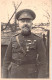 Militaria - Carte Photo - Portrait De Militaire - Bords Dentelés - Dim; 8.5/13 Cm - Carte Postale Ancienne - Personnages