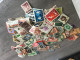 Delcampe - LOT  De  1000   TIMBRES De   DIVERS PAYS   ... Sur Les PLAQUETTES Et Les FEUILLETS   Les TIMBRES Sont NEUFS** - Vrac (min 1000 Timbres)