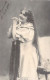 Jeune Femme Aux Cheveux Longs Sur Un Prie Dieu - Carte Postale Ancienne - Portraits