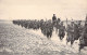 MILITARIA - MANOEUVRE - Camp De Chalons - L'infanterie En Marche - Carte Postale Ancienne - Manoeuvres