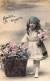 FANTAISIES - Enfants - Jeune Fille En Robe Rayée Avec Un Grand Panier Rempli De Fleurs - Carte Postale Ancienne - Szenen & Landschaften