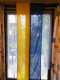 Grand Drapeau Vertical Ukrainien En Tissu Monté Sur Hampe Bois - Drapeaux