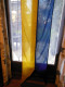 Grand Drapeau Vertical Ukrainien En Tissu Monté Sur Hampe Bois - Drapeaux