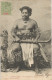 FIJI - ARCHIPEL FIDJI  - UN CHEF FIDJIEN EN COSTUME DE GUERRE - ED. BERGERET - 1904 - Oceania