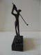 Joueur De Golf En Bronze Sur Socle En Bois - Bronces