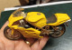 Delcampe - LOT 2 MOTOS De COURSE 1/18 SUSUKI Et DUCATI Pour Jouer Ou Réparer (elle Roulent) Plastique & Métal - Motorcycles