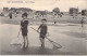 FRANCE - 80 - FORT MAHON - Sur La Plage - Enfant à La Pêche Aux Crevettes - Carte Postale Animée - Fort Mahon