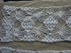 Delcampe - Vintage - 2 Bandes Rectangles En Broderie Ajourée Fil De Coton Blanc - Spitzen Und Stoffe