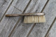 Petite Brosse En Métal Argenté - Altri & Non Classificati