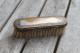 Brosse Ancienne à Habits En Métal Argenté - Sonstige & Ohne Zuordnung