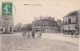 37. CLERE LES PINS .  CPA . LA PLACE. ANIMATION. COMMERCES. ATTELAGES. ANNEE 1916 + TEXTE - Cléré-les-Pins