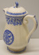 Delcampe - -CAFETIERE VERSEUSE CERAMIQUE GIEN Modèle ROUEN Ou DELFT BLEU BOUTON DAUPHIN    E - Gien (FRA)