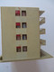 MODELISME FERROVIAIRE: MAQUETTE PETIT IMMEUBLE MODERNE DES ANNÉES '70  (FORMAT HO) - Decoración