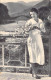 PAQUES - Femme Qui Tient Un Oeuf Dans Ses Mains - Buena Pasqua - Carte Postale Ancienne - Pâques
