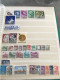 Delcampe - 3 CLASSEURS  De TIMBRES  DIVERS  PAYS  Principalement  EUROPE  - Toutes Les Photos Ne Sont Pas Faites - Vrac (min 1000 Timbres)