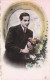 FANTAISIE - Homme - Portrait - Fleurs - Costume - Carte Postale Ancienne - Männer