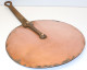 Delcampe - -ANCIEN COUVERCLE DE CASSEROLE XIXe CUIVRE POIGNEE Métal DECO CUISINE    E - Coppers