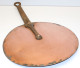 Delcampe - -ANCIEN COUVERCLE DE CASSEROLE XIXe CUIVRE POIGNEE Métal DECO CUISINE    E - Coppers