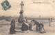 Ile Tudy         29        Femme Attendant Le Retour Des Bateaux De Pêche   - Décollée -    (voir Scan) - Ile Tudy