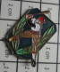 915c Pin's Pins / Beau Et Rare / SPORTS / BASEBALL BATTEUR COURONNE DE LAURIERS - Béisbol