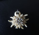 Petit Pendentif Ou Breloque De Bracelet - Fleur Edelweiss Porte Bonheur  Ivoire à Confirmer - 1 Pétale Cassé - Pendentifs